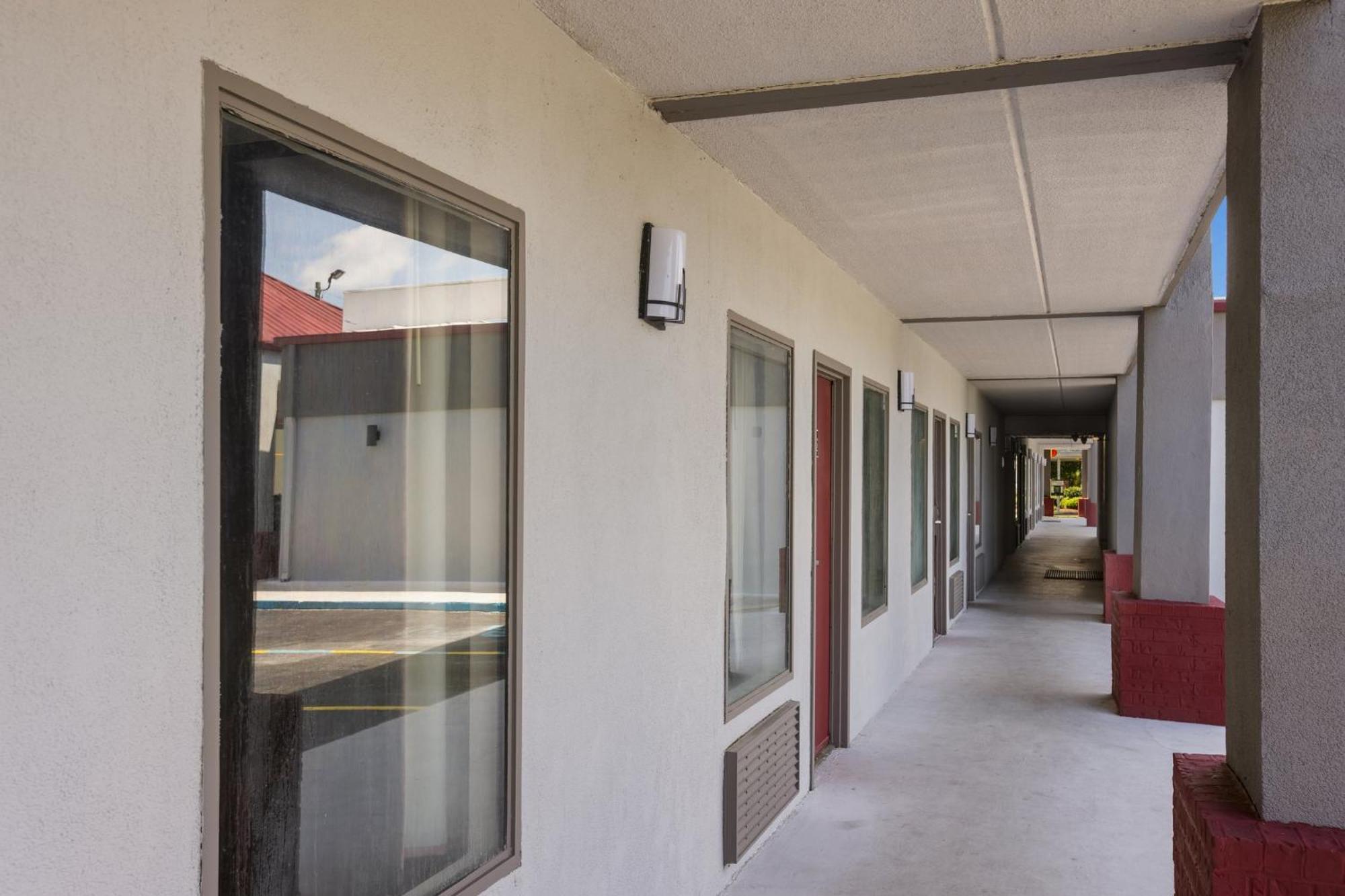 Red Roof Inn & Suites Statesboro - University Exterior foto