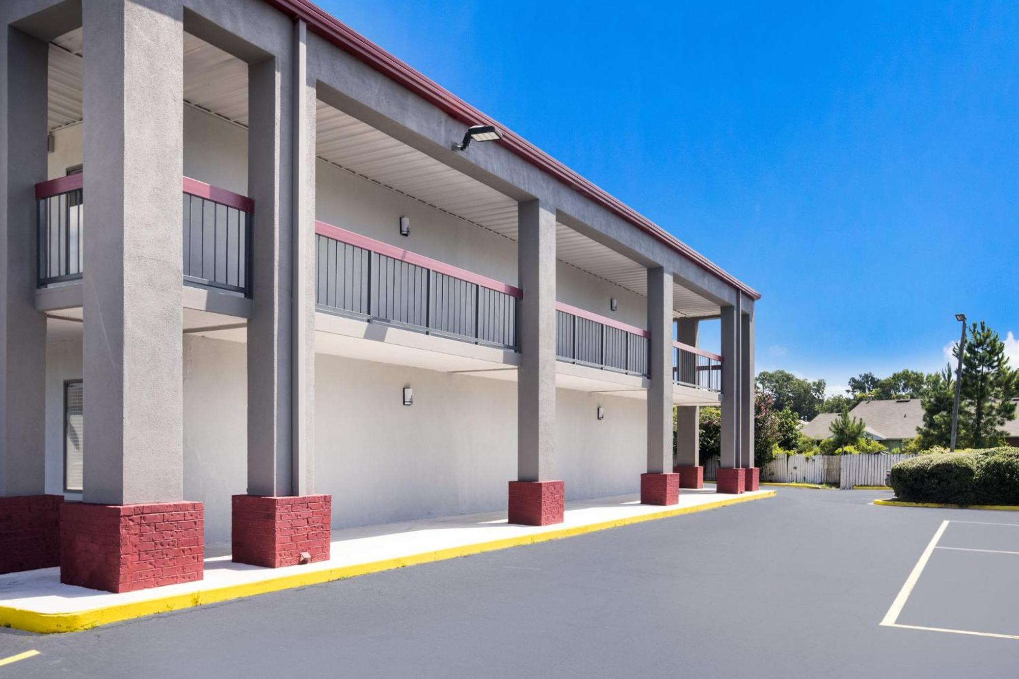 Red Roof Inn & Suites Statesboro - University Exterior foto